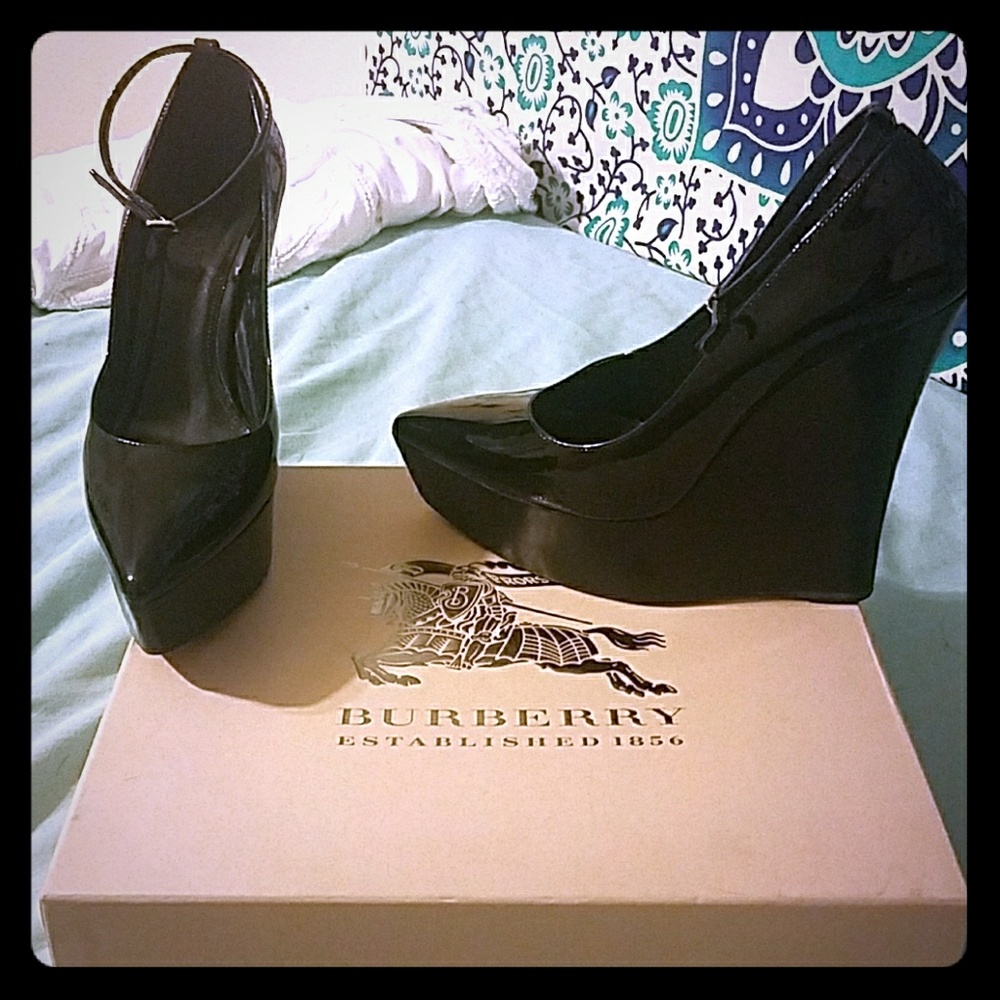 Burberry black platform shoes